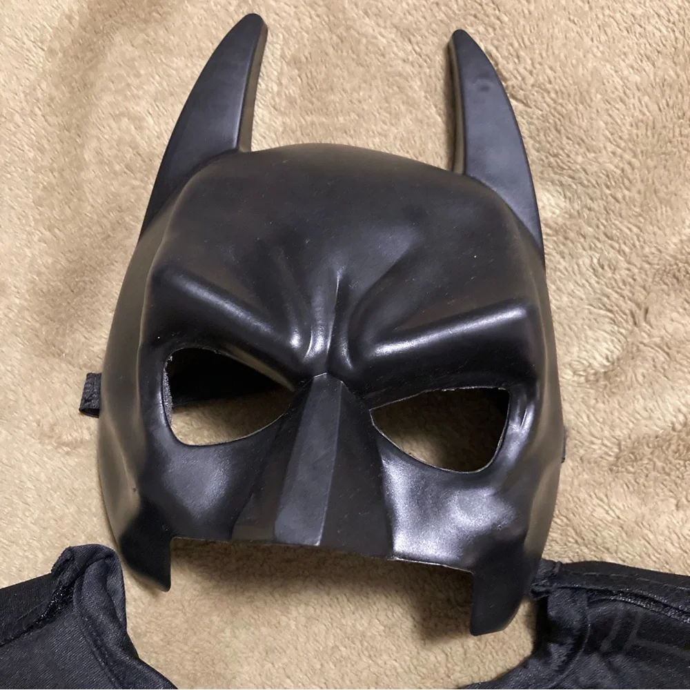 EUC The Dark Night Rises Batman Costume Youth L